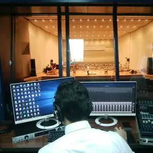 プロダクション