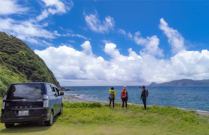 ロケサービス
青い海、白い砂浜、世界自然遺産の奄美大島は、映画・CM・テレビ番組のロケ地として注目されています。奄美群島(有人8島)でのロケハンは実績豊富な現地スタッフにお任せください。